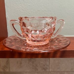Pink depression glass sugar bowl w/under plate